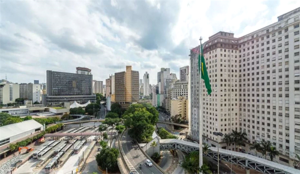 APARTAMENTO em CENTRO