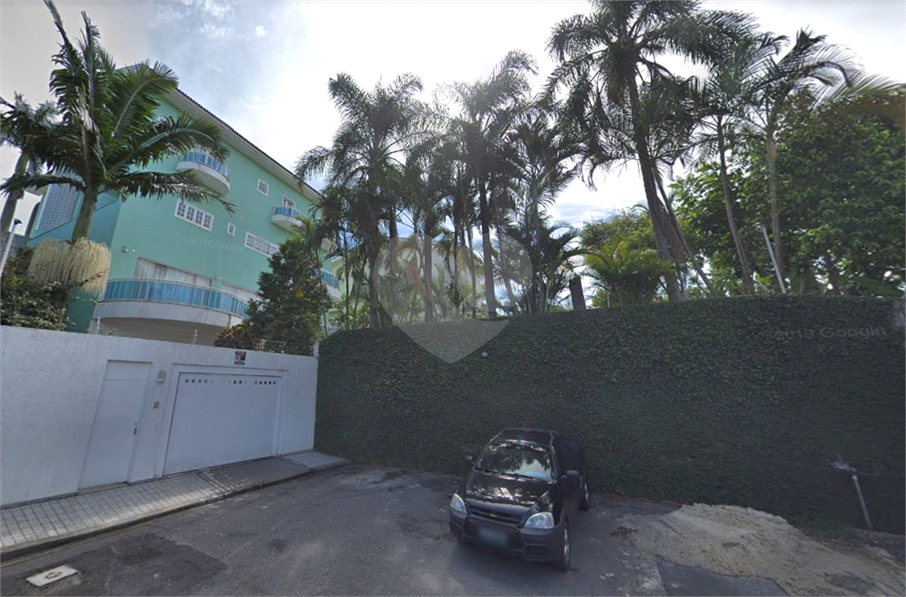 Tremembé Casa de Alto Padrão com elevador 1090 m² de área construída 7 suítes e linda área de lazer!