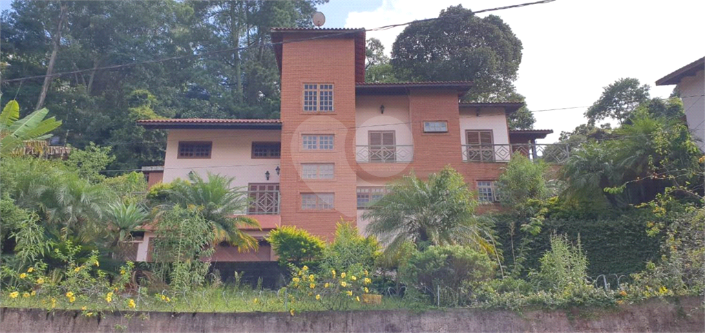 Sobrado em rua fechada no Pé da Serra da Cantareira