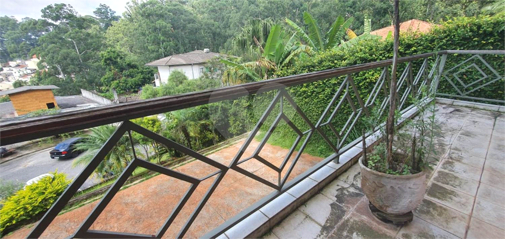 Sobrado em rua fechada no Pé da Serra da Cantareira