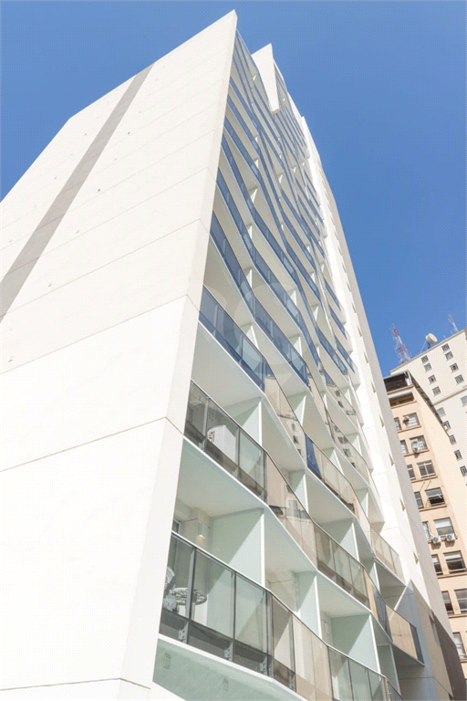 APARTAMENTO em CENTRO