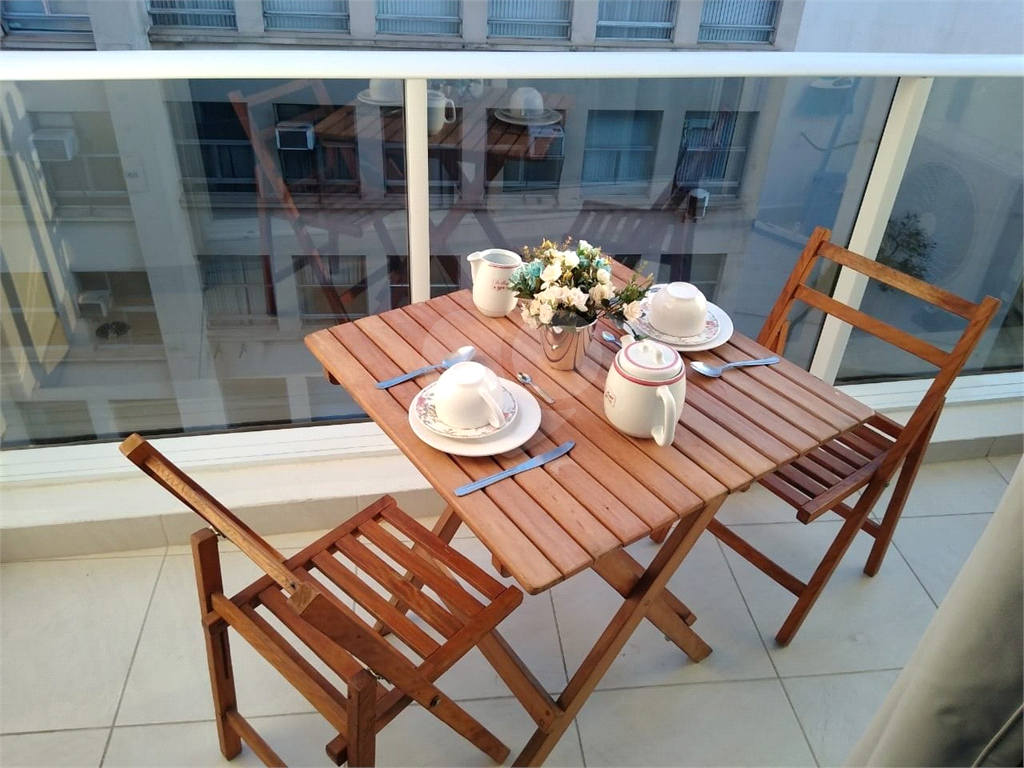 APARTAMENTO em CENTRO