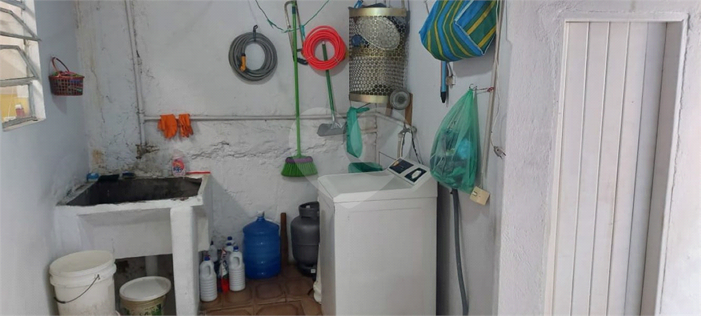 Casa Terrea 130 m / com salão  Comercial 40 m  1 wc /Casa- 2 vagas,  1 dorm,Cozinha, Sala Ampla .