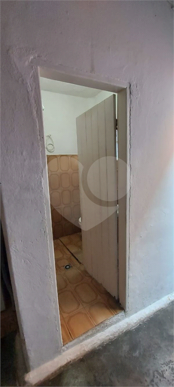 Casa Terrea 130 m / com salão  Comercial 40 m  1 wc /Casa- 2 vagas,  1 dorm,Cozinha, Sala Ampla .