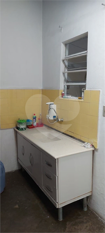 Casa Terrea 130 m / com salão  Comercial 40 m  1 wc /Casa- 2 vagas,  1 dorm,Cozinha, Sala Ampla .