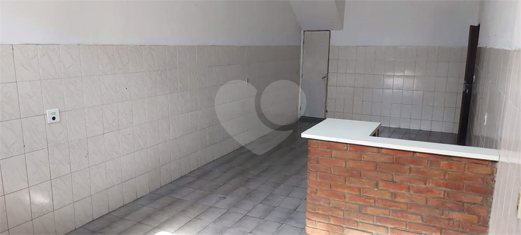 Casa Terrea 130 m / com salão  Comercial 40 m  1 wc /Casa- 2 vagas,  1 dorm,Cozinha, Sala Ampla .
