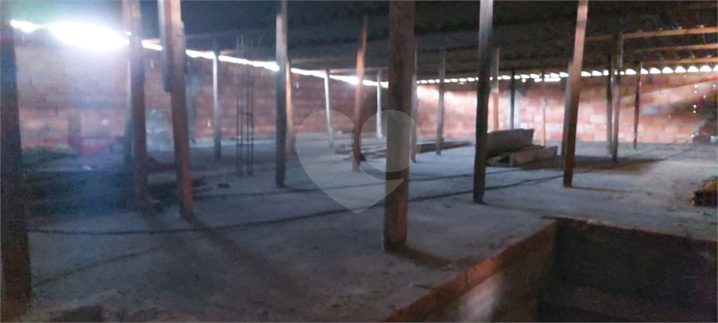 Casa Terrea 130 m / com salão  Comercial 40 m  1 wc /Casa- 2 vagas,  1 dorm,Cozinha, Sala Ampla .
