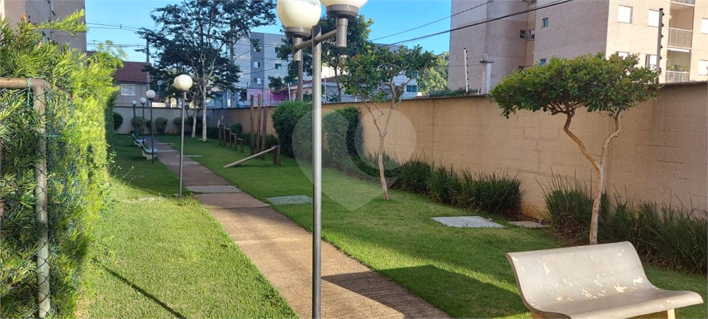 Apto.45mt -02 dorm c/ Armarios -Living para dois Ambientes, Cozinha planejada,01 wc, 01 vg 