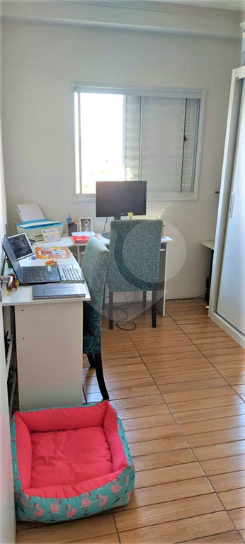 Apto.45mt -02 dorm c/ Armarios -Living para dois Ambientes, Cozinha planejada,01 wc, 01 vg 