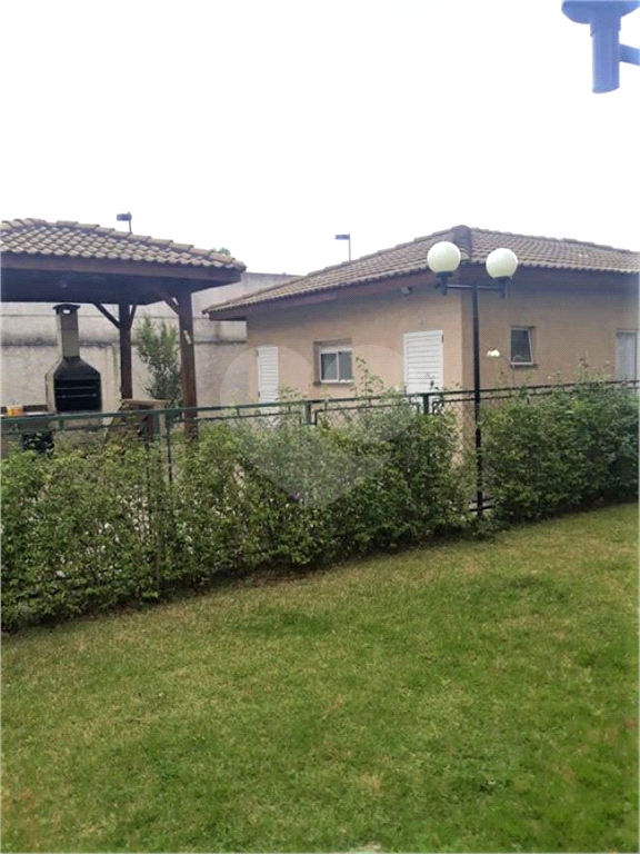 Apto.45mt -02 dorm c/ Armarios -Living para dois Ambientes, Cozinha planejada,01 wc, 01 vg 