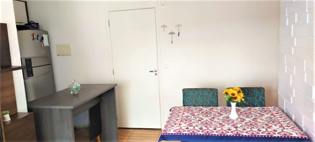 Apto.45mt -02 dorm c/ Armarios -Living para dois Ambientes, Cozinha planejada,01 wc, 01 vg 