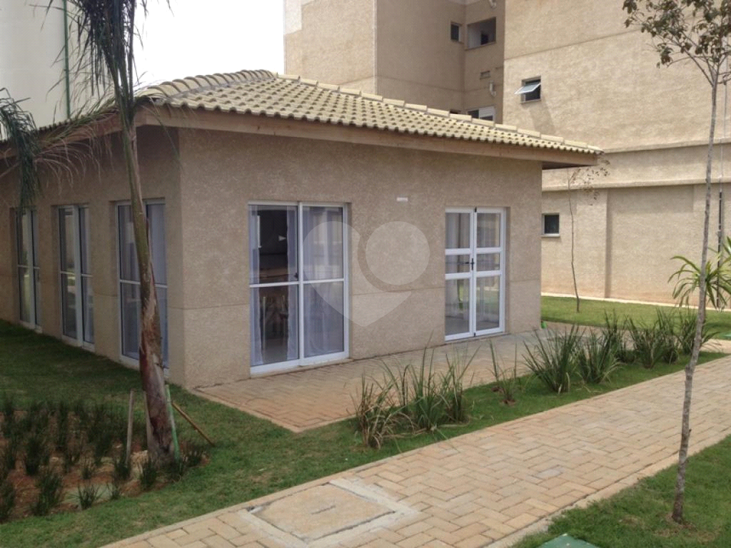 Apto.45mt -02 dorm c/ Armarios -Living para dois Ambientes, Cozinha planejada,01 wc, 01 vg 