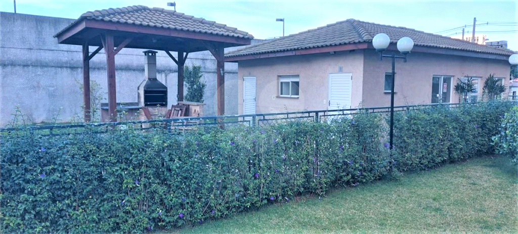 Apto.45mt -02 dorm c/ Armarios -Living para dois Ambientes, Cozinha planejada,01 wc, 01 vg 