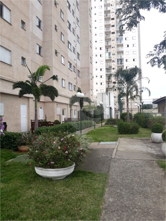 Apto.45mt -02 dorm c/ Armarios -Living para dois Ambientes, Cozinha planejada,01 wc, 01 vg 