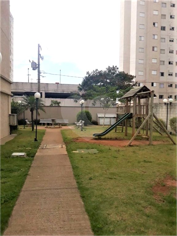 Apto.45mt -02 dorm c/ Armarios -Living para dois Ambientes, Cozinha planejada,01 wc, 01 vg 