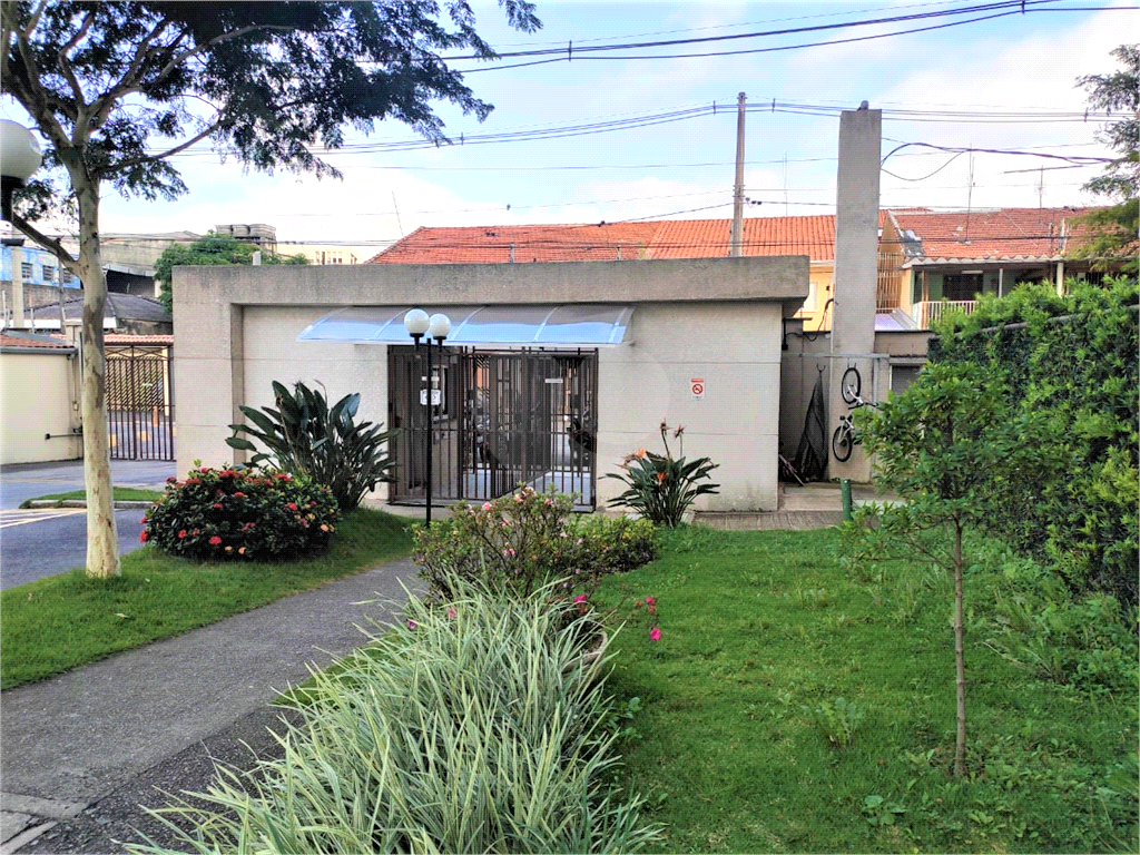 Apto.45mt -02 dorm c/ Armarios -Living para dois Ambientes, Cozinha planejada,01 wc, 01 vg 