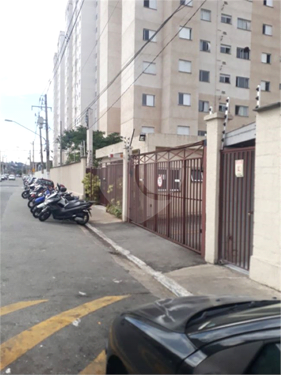 Apto.45mt -02 dorm c/ Armarios -Living para dois Ambientes, Cozinha planejada,01 wc, 01 vg 