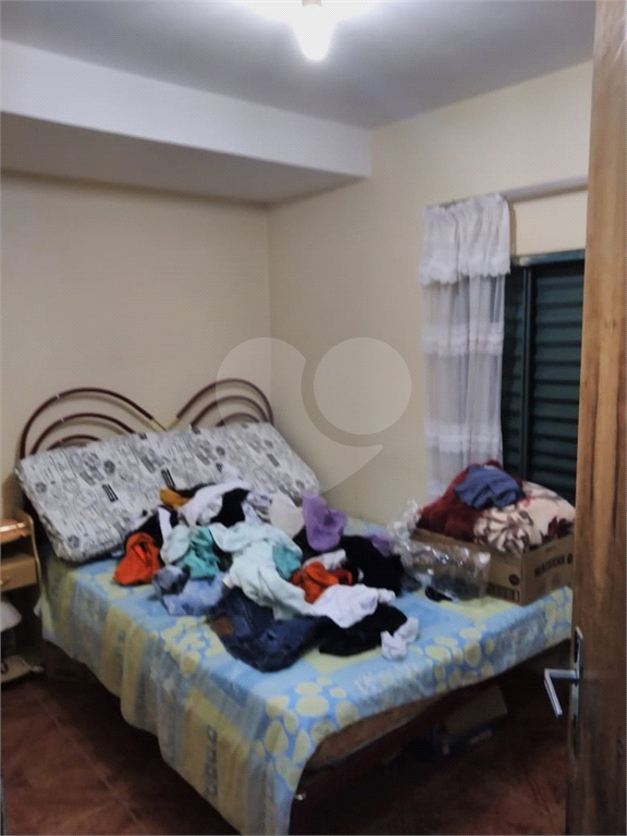 TERRENO COM CINCO CASAS. ÓTIMO PARA RENDA OU CONSTRUIR