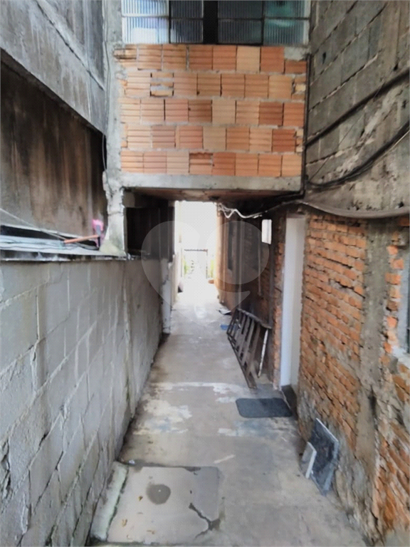 TERRENO COM CINCO CASAS. ÓTIMO PARA RENDA OU CONSTRUIR
