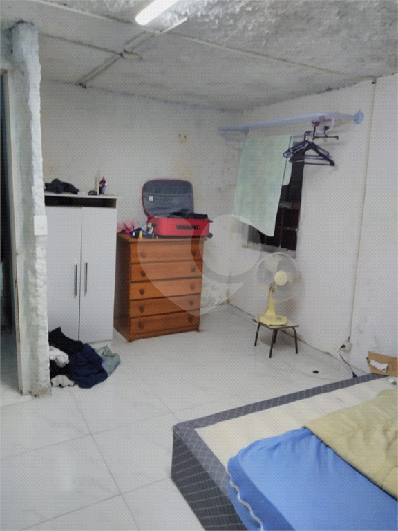 TERRENO COM CINCO CASAS. ÓTIMO PARA RENDA OU CONSTRUIR