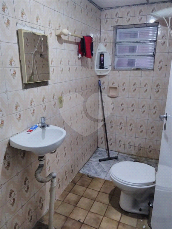 TERRENO COM CINCO CASAS. ÓTIMO PARA RENDA OU CONSTRUIR