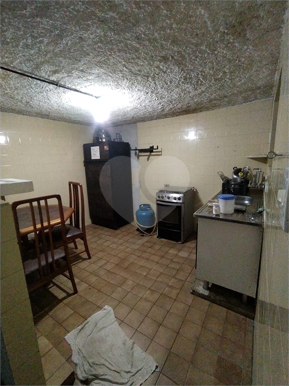 TERRENO COM CINCO CASAS. ÓTIMO PARA RENDA OU CONSTRUIR