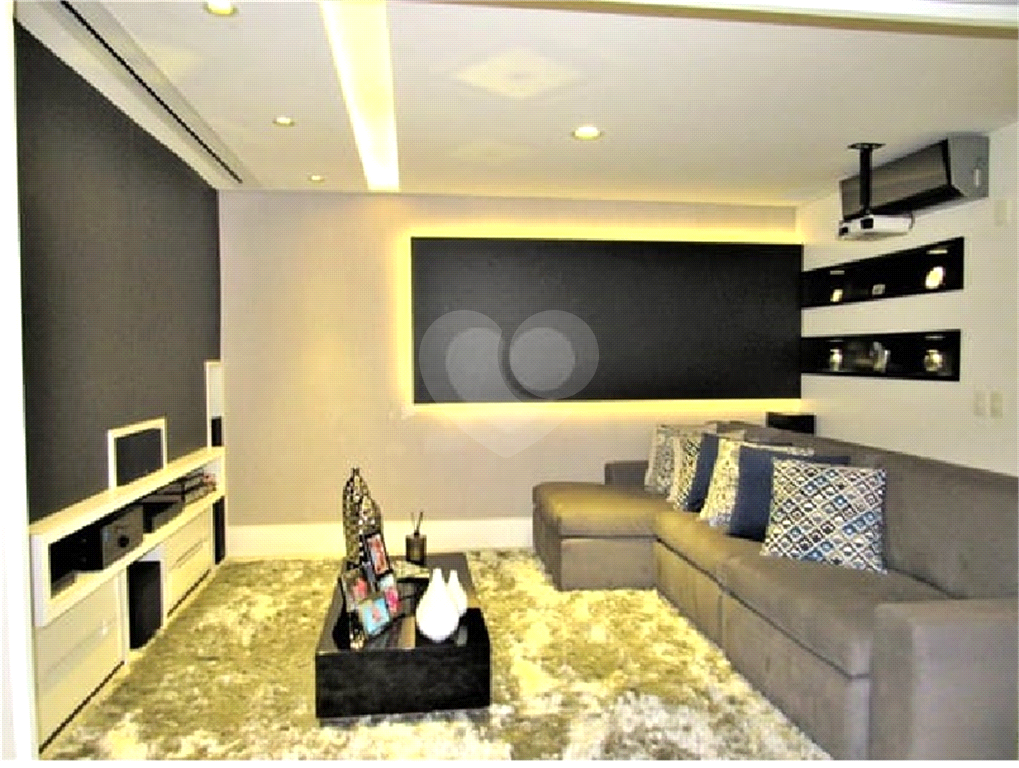 APARTAMENTO em TATUAPÉ