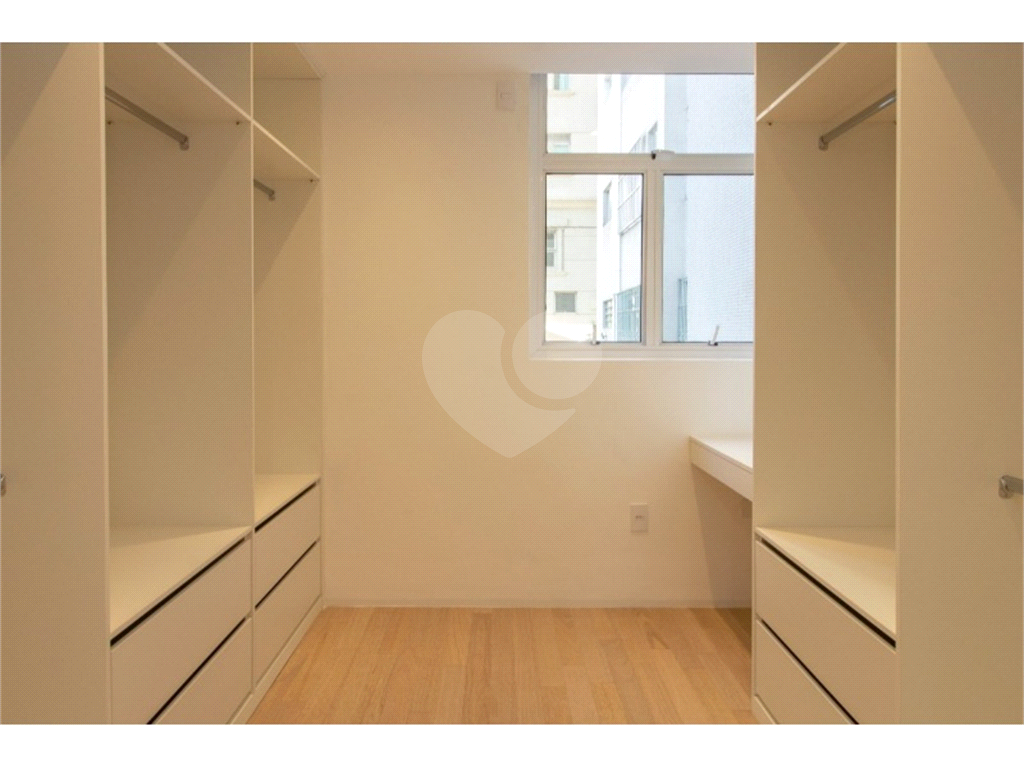 Imóvel 250m² sala de estar de 3 ambientes 4 quartos, sendo 2 suítes, Jardim Europa