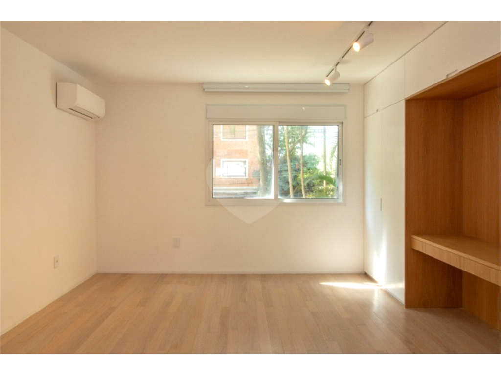 Imóvel 250m² sala de estar de 3 ambientes 4 quartos, sendo 2 suítes, Jardim Europa