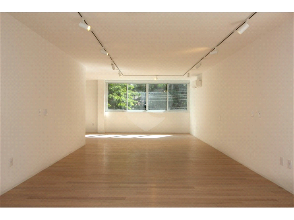 Imóvel 250m² sala de estar de 3 ambientes 4 quartos, sendo 2 suítes, Jardim Europa