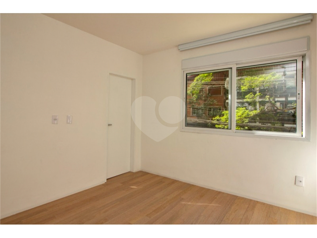 Imóvel 250m² sala de estar de 3 ambientes 4 quartos, sendo 2 suítes, Jardim Europa