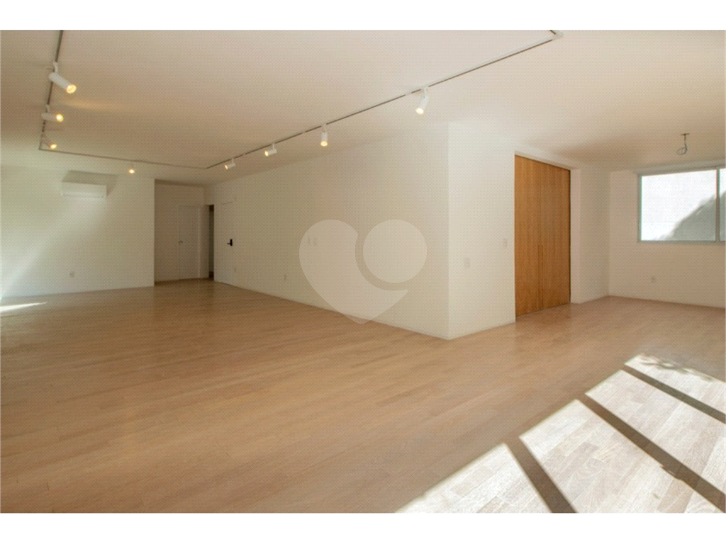 Imóvel 250m² sala de estar de 3 ambientes 4 quartos, sendo 2 suítes, Jardim Europa