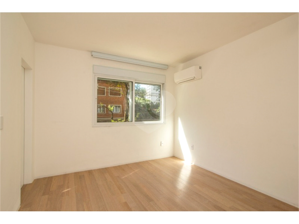 Imóvel 250m² sala de estar de 3 ambientes 4 quartos, sendo 2 suítes, Jardim Europa