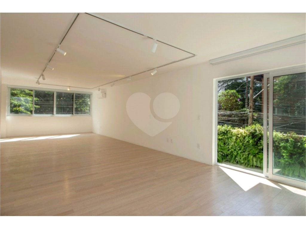 Imóvel 250m² sala de estar de 3 ambientes 4 quartos, sendo 2 suítes, Jardim Europa