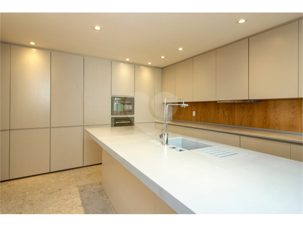 Imóvel 250m² sala de estar de 3 ambientes 4 quartos, sendo 2 suítes, Jardim Europa