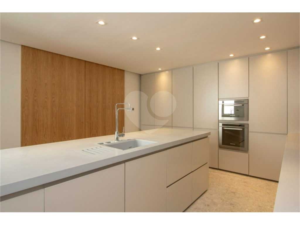 Imóvel 250m² sala de estar de 3 ambientes 4 quartos, sendo 2 suítes, Jardim Europa