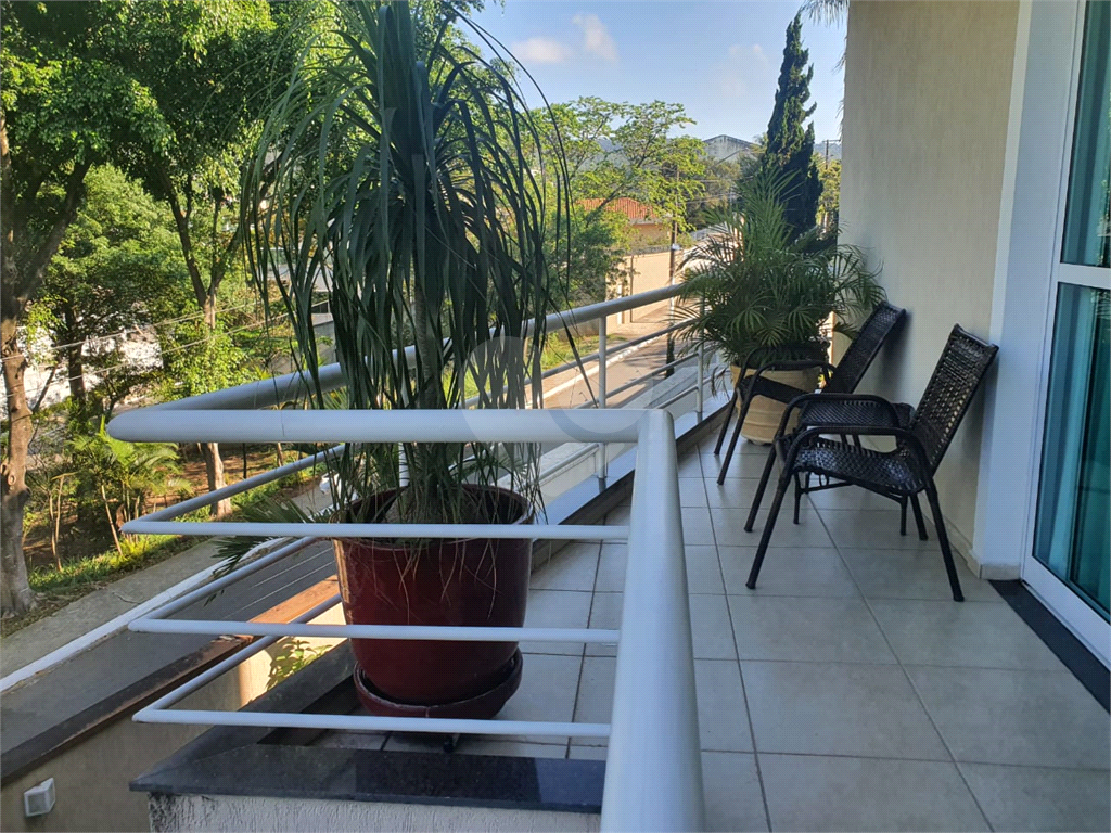 Lindo Sobrado Jardim Entre Serras