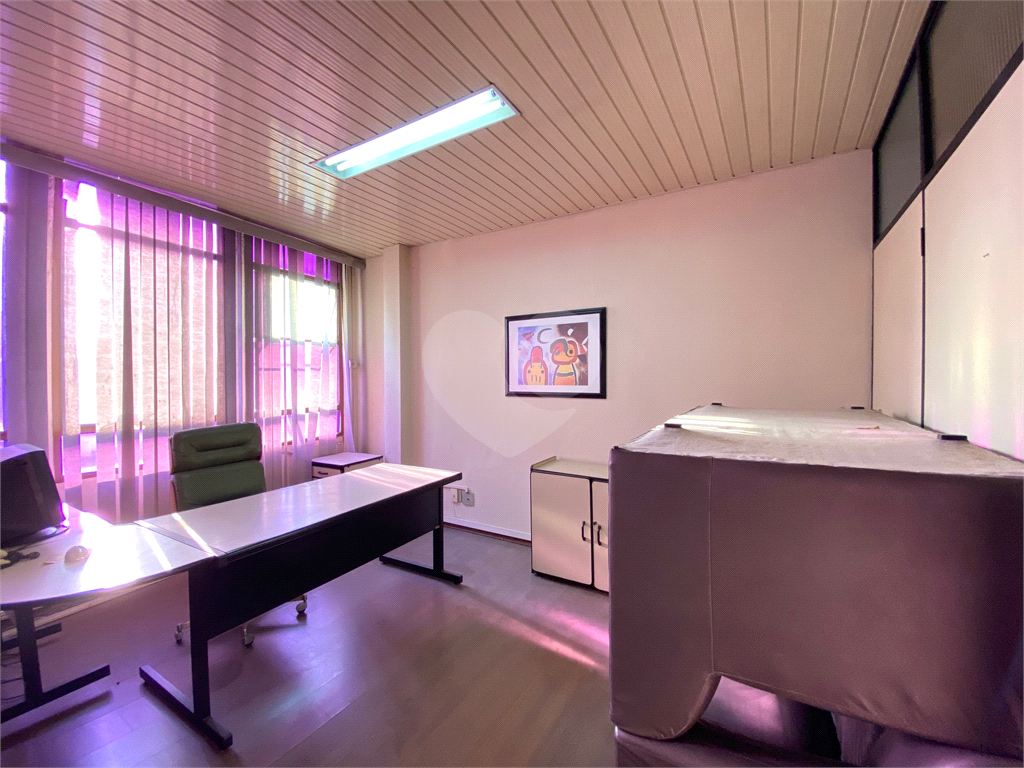 Sala comercial ao lado do Metro Luz