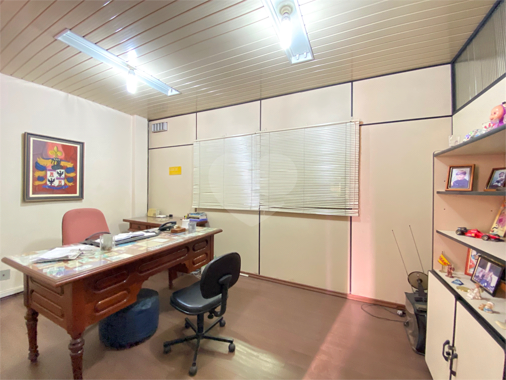 Sala comercial ao lado do Metro Luz