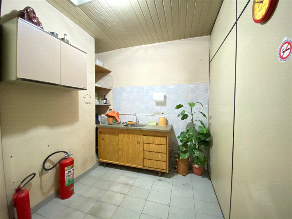 Sala comercial ao lado do Metro Luz