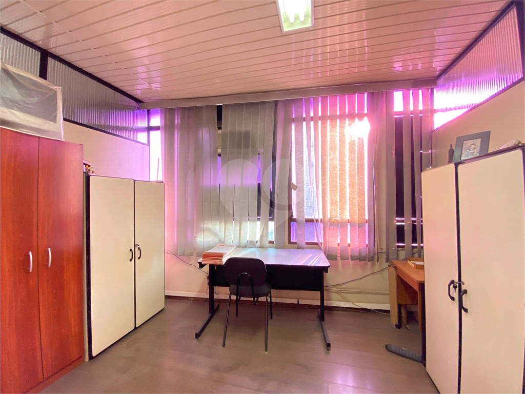 Sala comercial ao lado do Metro Luz