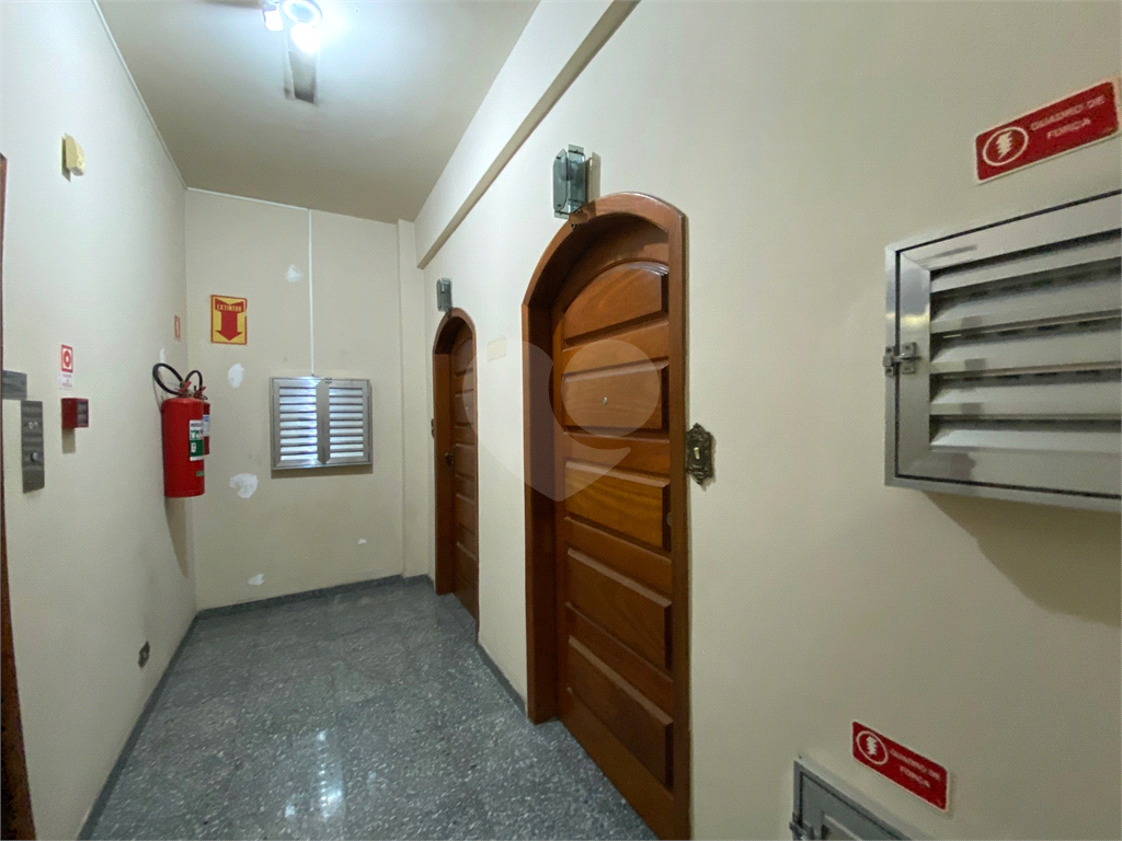Sala comercial ao lado do Metro Luz