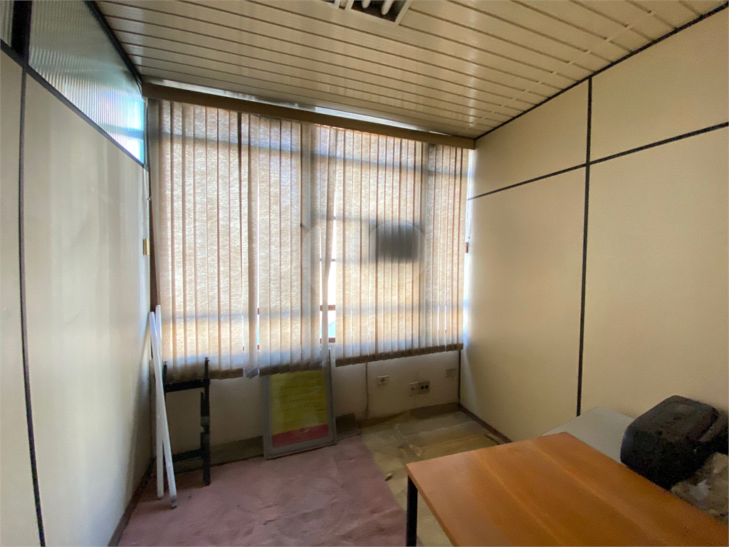 Sala ao lado do Metro Luz