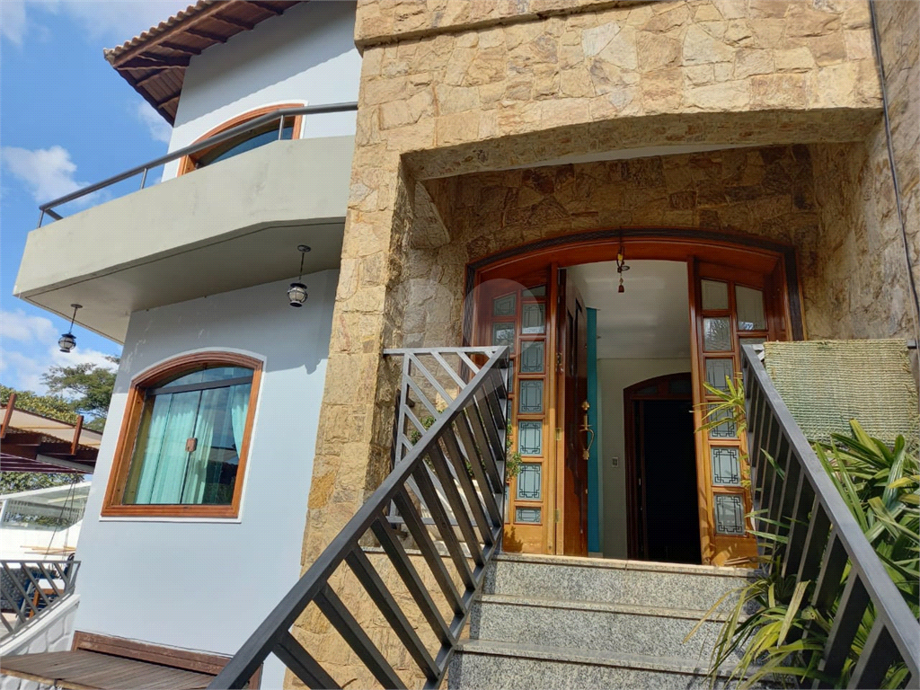 Casa  de alto padrão em condomínio fechado no Tremembé.
