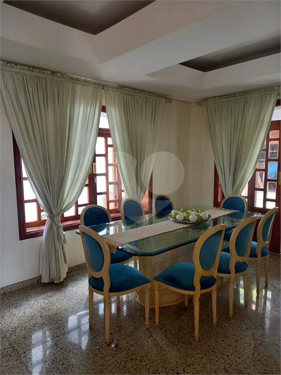 Casa  de alto padrão em condomínio fechado no Tremembé.