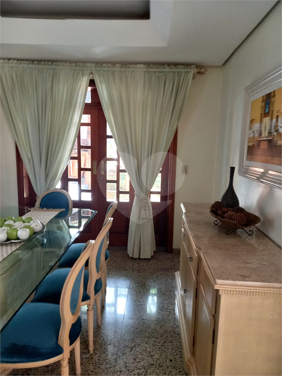 Casa  de alto padrão em condomínio fechado no Tremembé.