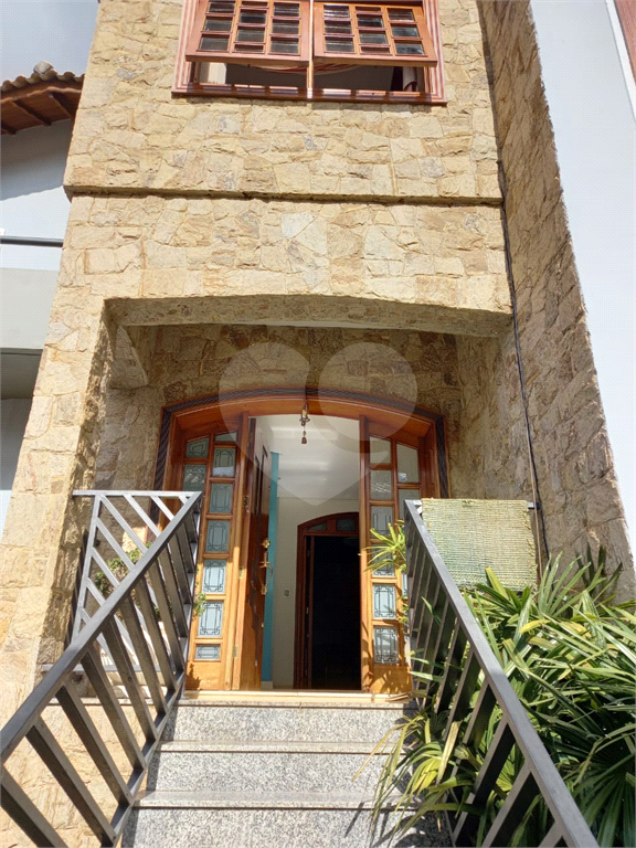 Casa  de alto padrão em condomínio fechado no Tremembé.