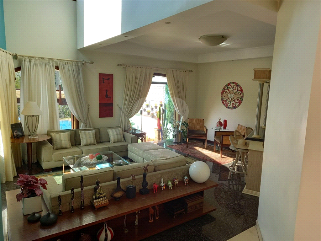 Casa  de alto padrão em condomínio fechado no Tremembé.