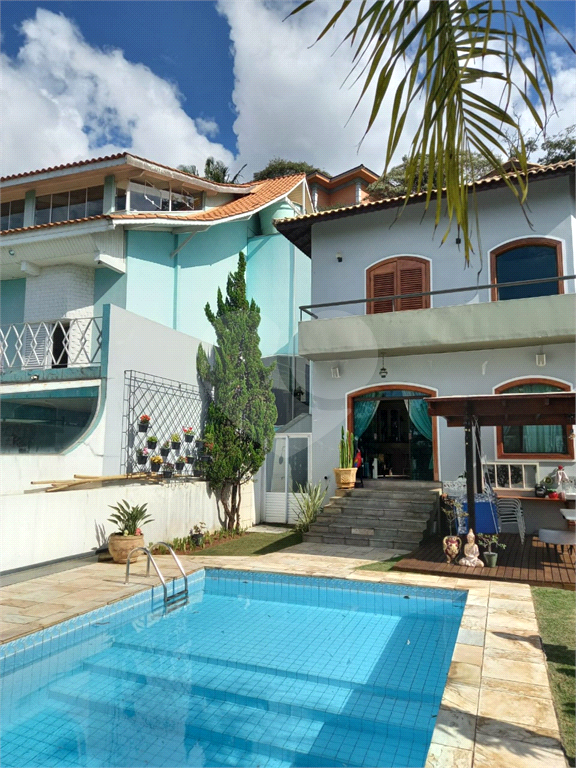 Casa  de alto padrão em condomínio fechado no Tremembé.