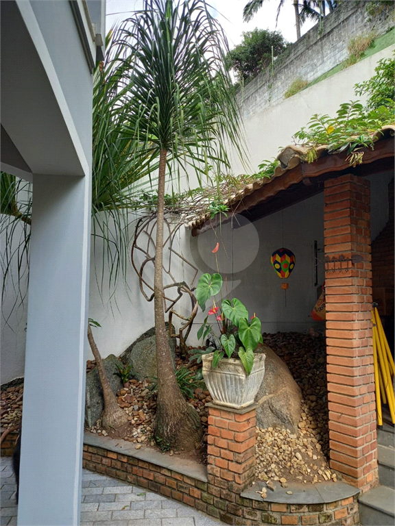 Casa  de alto padrão em condomínio fechado no Tremembé.